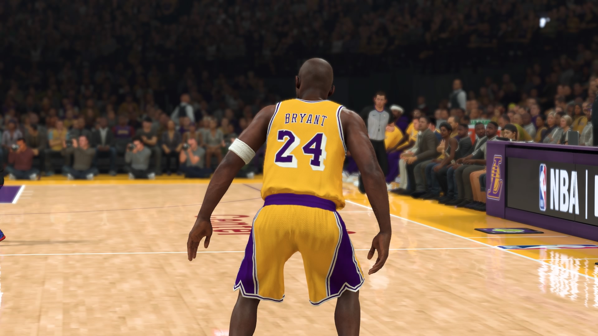 lebron-james-nba2k20 "data-lazy-srcset =" https://realsport101.com/wp-content/uploads/2020/01/lebron-james-nba2k20.jpg 1920w, https://realsport101.com/wp- content / uploads / 2020/01 / lebron-james-nba2k20-300x169.jpg 300w, https://realsport101.com/wp-content/uploads/2020/01/lebron-james-nba2k20-500x281.jpg 500w, https: //realsport101.com/wp-content/uploads/2020/01/lebron-james-nba2k20-768x432.jpg 768w, https://realsport101.com/wp-content/uploads/2020/01/lebron-james-nba2k20 -1536x864.jpg 1536w, https://realsport101.com/wp-content/uploads/2020/01/lebron-james-nba2k20-360x203.jpg 360w, https://realsport101.com/wp-content/uploads/2020 /01/lebron-james-nba2k20-545x307.jpg 545w, https://realsport101.com/wp-content/uploads/2020/01/lebron-james-nba2k20-1600x900.jpg 1600w "data-lazy-tamaños =" (ancho máximo: 1920px) 100vw, 1920px "data-lazy-src =" https://realsport101.com/wp-content/uploads/2020/01/lebron-james-nba2k20.jpg "> MOVIMIENTO HACIA ARRIBA: LeBron pasó a Kobe en la lista de puntuación de todos los tiempos
<p>Mencionado anteriormente, Byrant ya estaba en la mente de todos cuando James pasó de la leyenda al tercer lugar en la puntuación de todos los tiempos. Contra los 76ers, aunque los Lakers perdieron, James anotó 33,644 puntos a una ovación entusiasta de la multitud de Filadelfia.</p>
<p><strong>LEER MÁS: Cómo las consolas de última generación impulsarán NBA 2K</strong></p>
<p>LeBron hizo todo esto mientras usaba zapatos con el mensaje "Mamba 4 Life" escrito en el talón. Es una imagen y un signo de respeto que será recordado en los años venideros.</p>
<h2>Vince Carter, Halcones de Atlanta</h2>
<p> <img decoding=