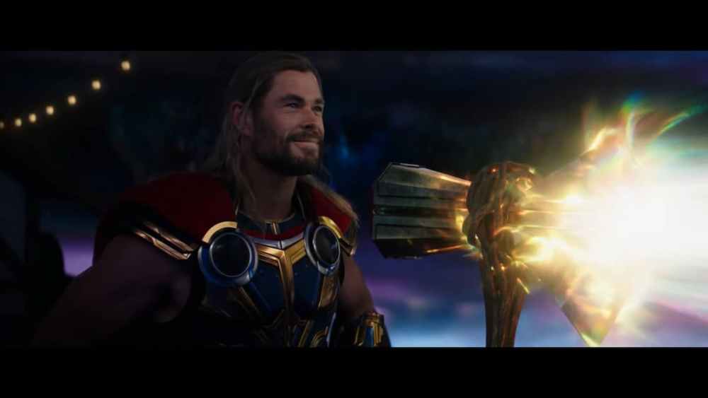 Thor recreando el Bifrost en el tráiler de Thor: Love & Thunder