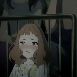 Kumiko llorando mientras ve una película en el cine