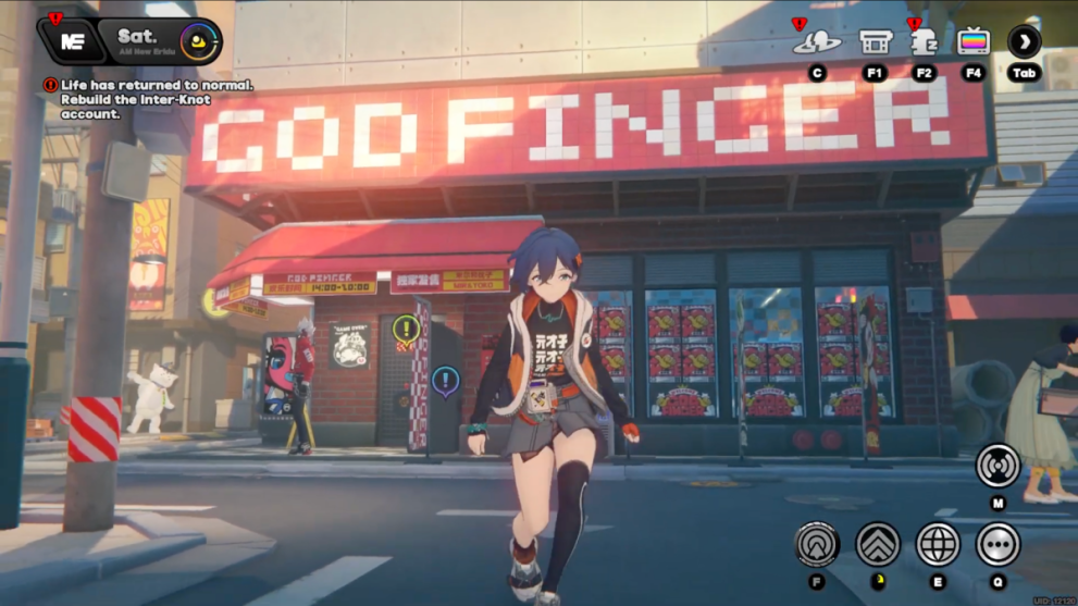 Personaje de pelo azul parado afuera de la sala de juegos Godfinger en Zenless Zone Zero