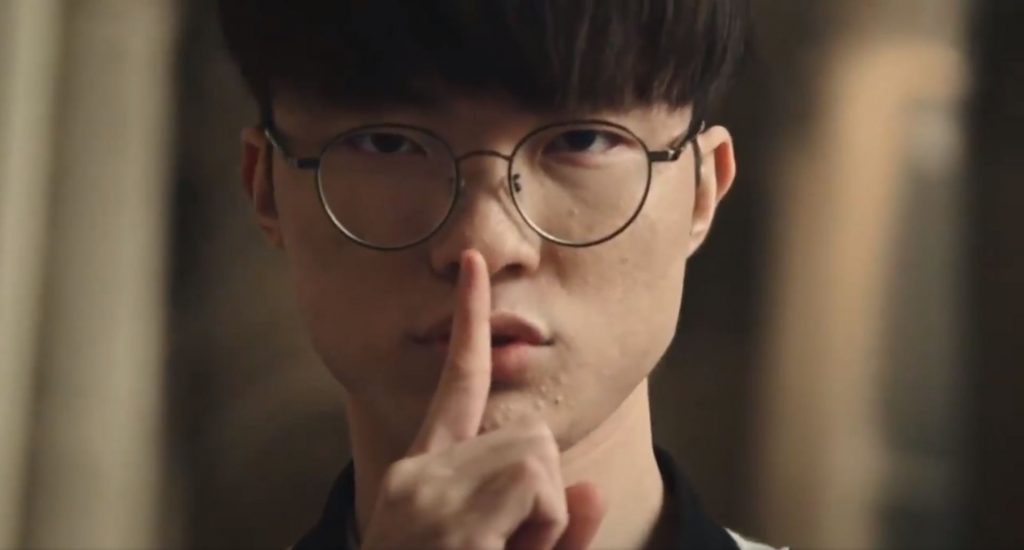 Faker-Psst "class =" lazy lazy-hidden wp-image-432340 "srcset =" http://dlprivateserver.com/wp-content/uploads/2020/01/1578006491_397_Jugue-LoL-por-primera-vez-son-realmente-tan-malos-como.jpg 1024w, https : //images.mein-mmo.de/magazin/medien/2019/10/Faker-Psst-150x81.jpg 150w, https://images.mein-mmo.de/magazin/medien/2019/10/Faker- Psst-300x161.jpg 300w, https://images.mein-mmo.de/magazin/medien/2019/10/Faker-Psst-768x412.jpg 768w, https://images.mein-mmo.de/magazin/ media / 2019/10 / Faker-Psst-250x135.jpg 250w, https://images.mein-mmo.de/magazin/medien/2019/10/Faker-Psst.jpg 1920w "data-lazy-tamaños =" ( ancho máximo: 1024 px) 100vw, 1024 px "> Legend Faker no regañará a su equipo    

<p><strong>Esto es lo que se dice sobre la comunidad LoL:</strong> Incluso más allá de las fronteras de League of Legends y el sector moba, el juego se considera popularmente tóxico. Ha habido informes como este a lo largo de los años:</p>
<ul>
<li>  Serpentinas tóxicas se asustan.</li>
<li>  La mitad de una liga a veces está prohibida debido a la toxicidad.</li>
<li>Según un estudio, LoL ocupa el quinto lugar entre los juegos en línea más discriminatorios.</li>
</ul>
<p>Pero Riot, los desarrolladores detrás de LoL y otros grandes jugadores conocidos como Blizzard, se están uniendo contra jugadores tóxicos. Debería haber un clima más agradable.</p>
<p>El tenor de una comunidad purificada también prevalece en el departamento editorial de Mein-MMO.de. Tuve mala suerte y encontré el cliché en mi primer partido.</p>
<p>    <img decoding=