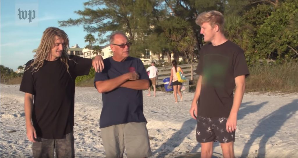 Familia Fortnite-Tfue "class =" lazy lazy-hidden wp-image-460585 "srcset =" https://images.mein-mmo.de/magazin/medien/2020/01/Fortnite-Tfue-Familie-1024x546. jpg 1024w, https://images.mein-mmo.de/magazin/medien/2020/01/Fortnite-Tfue-Familie-300x160.jpg 300w, https://images.mein-mmo.de/magazin/medien/ 2020/01 / Fortnite-Tfue-Familie-150x80.jpg 150w, https://images.mein-mmo.de/magazin/medien/2020/01/Fortnite-Tfue-Familie-768x410.jpg 768w, https: // images.mein-mmo.de/magazin/medien/2020/01/Fortnite-Tfue-Familie.jpg 1421w "data-lazy-tamaños =" (ancho máximo: 1024px) 100vw, 1024px "> Tfue (derecha) con su hermano mayor Jake y su padre y gerente Richard Tenney.

<p>Los niños pudieron desarrollarse creativamente tan temprano. Comenzaste a grabar videos cuando tenías 12 (Jack) o cuando tenías 8 (Tfue). Eso les dio una ventaja cuando comenzó la era de los videos de Internet.</p>
<h2>YouTube es el negocio familiar de Tenneys</h2>
<p>Además de Tfue, Jack Tenney (25) también trabaja como influencer. Ha creado un canal en YouTube con 5,13 millones de suscriptores. </p>
<p>El propio Tfue comenzó su carrera como actor secundario en los videos de su hermano y su grupo, el "Escuadrón Joog", que continuó creciendo hasta que Tfue comenzó lo suyo.</p>
<p>Los primeros videos de YouTube de Tfue giraron en torno a la muerte de CoD o crota en Destiny 2 hasta que descubrió Fortnite y lo transmitió por sí mismo.</p>
<p>     <iframe allow=