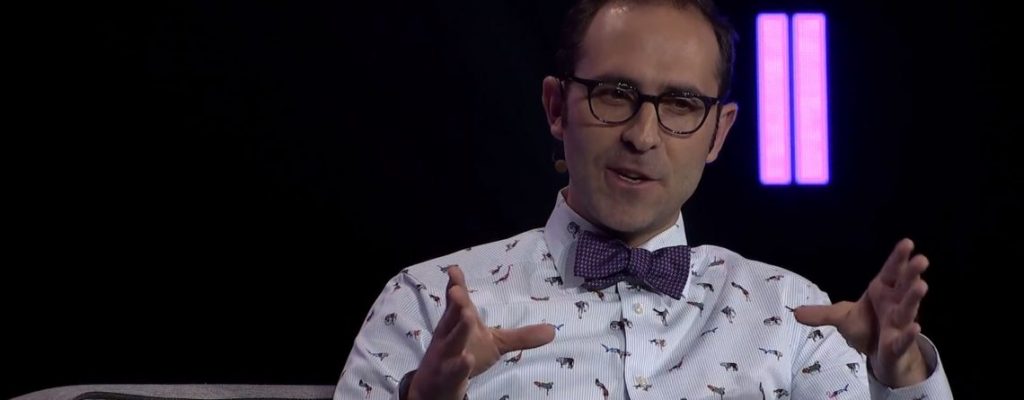 Twitch-CEO-Emmett-Shear-1140x445 "class =" lazy lazy-hidden wp-image-421308 "srcset =" https://images.mein-mmo.de/medien/2019/09/Twitch-CEO-Emmett- Shear-1140x445-1-1024x400.jpg 1024w, https://images.mein-mmo.de/medien/2019/09/Twitch-CEO-Emmett-Shear-1140x445-1-150x59.jpg 150w, https: // images.mein-mmo.de/medien/2019/09/Twitch-CEO-Emmett-Shear-1140x445-1-300x117.jpg 300w, https://images.mein-mmo.de/medien/2019/09/Twitch -CEO-Emmett-Shear-1140x445-1-768x300.jpg 768w, https://images.mein-mmo.de/medien/2019/09/Twitch-CEO-Emmett-Shear-1140x445-1.jpg 1140w "datos -lazy-tamaños = "(ancho máximo: 1024px) 100vw, 1024px"> El CEO de Twitch, Emmet Shear, a menudo tiene que lidiar con prohibiciones.
<p>Hasta hace unos días, el tema más candente en Twitch era quién estaba prohibido y quién no. Hubo una feroz discusión sobre por qué se prohibió la transmisión, aunque durante unos segundos hubo algo que ver que no debería verse, mientras que otras mujeres parecían salirse con la suya. Hubo una declaración de Emmt Shear:</p>
<p>El CEO de Twitch explica: ¿Por qué algunos están prohibidos, otros no? – El tema de la atracción</p>
<p> <script async src=