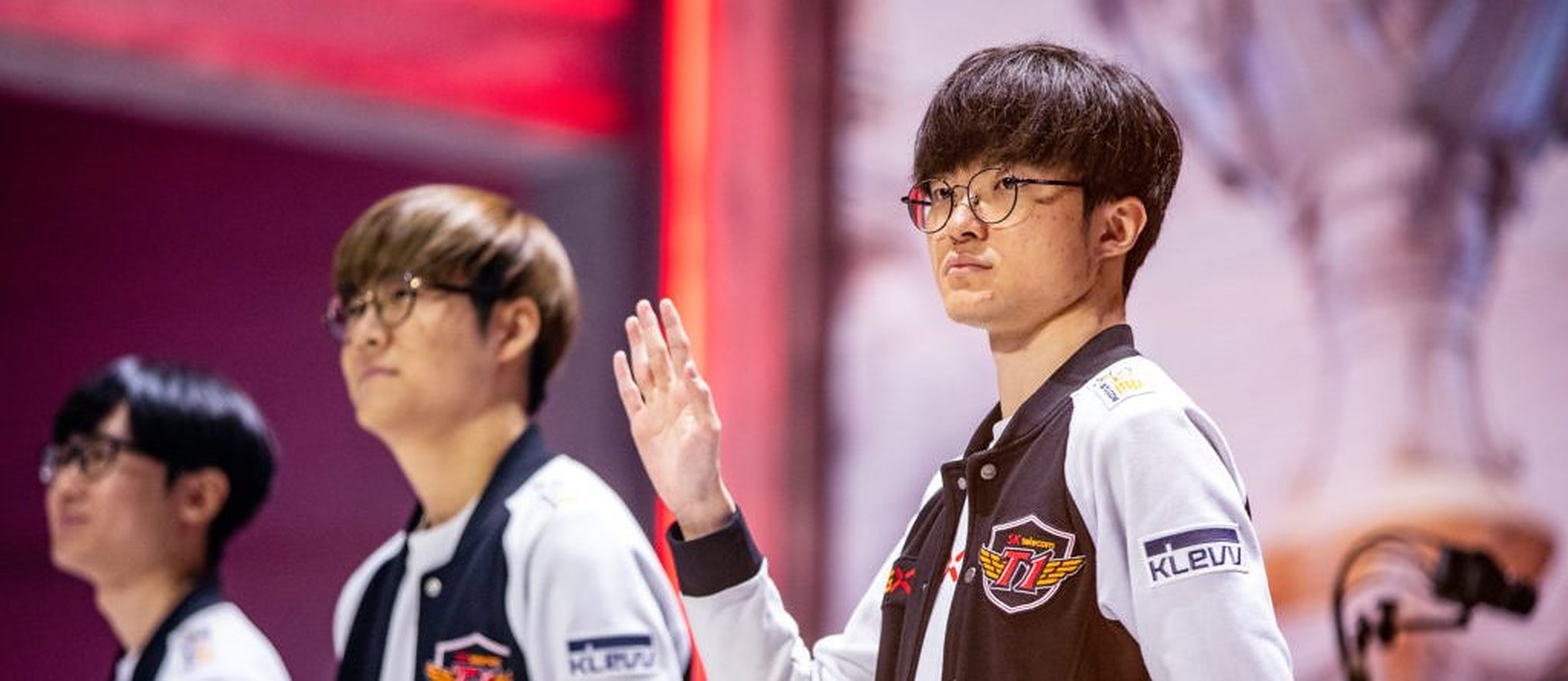 LoL: Team pone al mejor jugador de todos los tiempos en la banca, solo gana