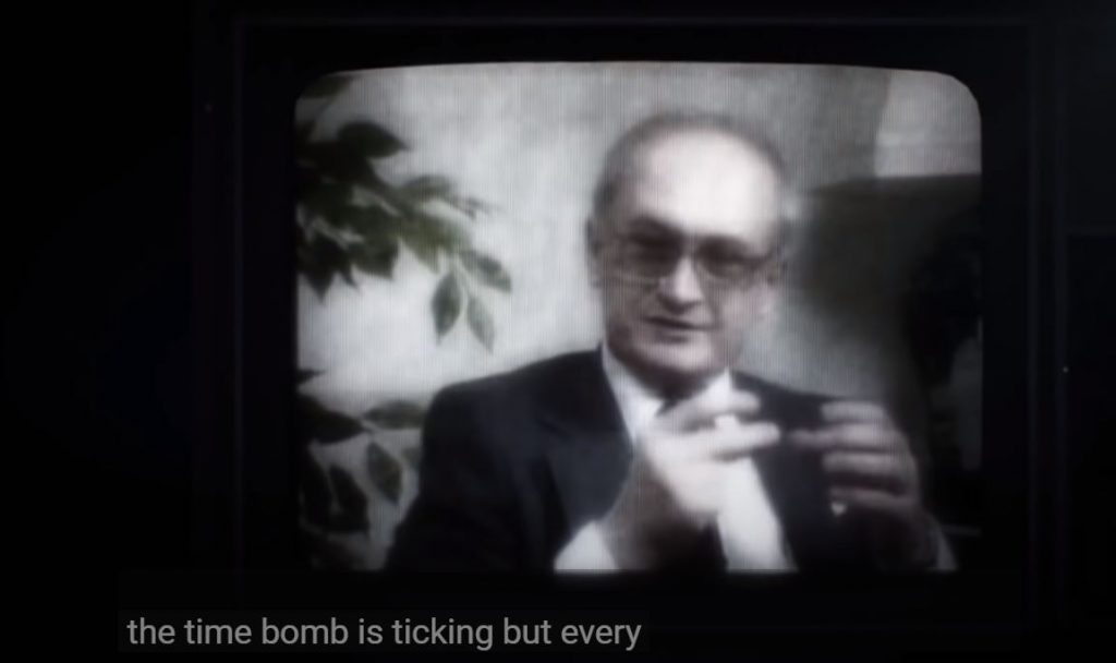 CoD-Yuri-Bezmenov "class =" lazy lazy-hidden wp-image-541383 "srcset =" http://dlprivateserver.com/wp-content/uploads/2020/08/Es-por-eso-que-algunos-derechos-estan-contentos-con-el.jpg 1024w , https://images.mein-mmo.de/medien/2020/08/CoD-Yuri-Bezmenov-300x178.jpg 300w, https://images.mein-mmo.de/medien/2020/08/CoD- Yuri-Bezmenov-150x89.jpg 150w, https://images.mein-mmo.de/medien/2020/08/CoD-Yuri-Bezmenov-768x456.jpg 768w, https://images.mein-mmo.de/ medien / 2020/08 / CoD-Yuri-Bezmenov.jpg 1153w "data-lazy-size =" (max-width: 1024px) 100vw, 1024px "> Sus declaraciones de 1984 forman el trasfondo del tráiler.   

<p><strong>Así es como los derechos reaccionan ahora al tráiler: </strong>El conocido antifeminista británico Carl Benjamin tiene un canal de YouTube. Está muy contento con el nuevo tráiler. Él “presentaría a Yuri Bezmenov a la corriente principal. Esa es una "feliz sorpresa" (a través de YouTube).</p>
<p>Se dice que Estados Unidos ya ha sido infiltrado ideológicamente, por lo que ahora es importante que el mensaje también llegue a "gente normal".</p>
<ul>
<li>En los comentarios, los espectadores están felices de que Call of Duty finalmente esté cumpliendo con el "llamado del deber".</li>
<li>Lo que Bezmenov advirtió en ese momento sucedió exactamente y ahora es una realidad. Todo lo que tienes que hacer es encender la televisión.</li>
</ul>
<p>El YouTuber Carl Benjamin se presentó en 2018 por el "Partido de la Independencia del Reino Unido", un partido populista de derecha, en las elecciones europeas como máximo candidato. Se hizo conocido, entre otras cosas, por la afirmación de que el feminismo es responsable del aumento en el número de asesinatos en masa por parte de hombres (a través de theguardian). Antes de la “estúpida mierda feminista de la justicia social” no habría habido asesinatos masivos a esta escala.</p>
<p><strong>Eso está detrás de eso: </strong>El tráiler de Call of Duty solo toma las declaraciones de Bezmenov que encajan en la trama: amenaza, los rusos atacan, todo irá mal. </p>
<p>El "metraje" real se utiliza para capturar el color de la época y hacer que la amenaza sea más real. Eso se ajusta al estilo narrativo duro al que ya se apuntaba con Call of Duty: Modern Warfare: los desarrolladores querían sorprender al mundo.</p>
<p>Bezmenov parece ser alguien con derechos, a cuyas declaraciones uno le gusta hacer referencia para dar más estabilidad a la propia visión del mundo en el sentido de: “Hace 35 años predijo lo que sería de nosotros cuando empecemos a ser blandos y después para moverse a la izquierda ".</p>
<p>El contexto en el que históricamente se hicieron estas declaraciones no se detalla en el tráiler y está oculto. Activision Blizzard ciertamente quiere evitar el lastre político que se adjunta a estas declaraciones. </p>
<p>Aún así, el uso del material ahora está causando controversia. El medio de izquierda estadounidense Kotaku está indignado y acusa a Activision Blizzard de "tomar una serie de decisiones que son cuestionables en el mejor de los casos y extremadamente peligrosas en el peor".</p>
<p>    <img decoding=