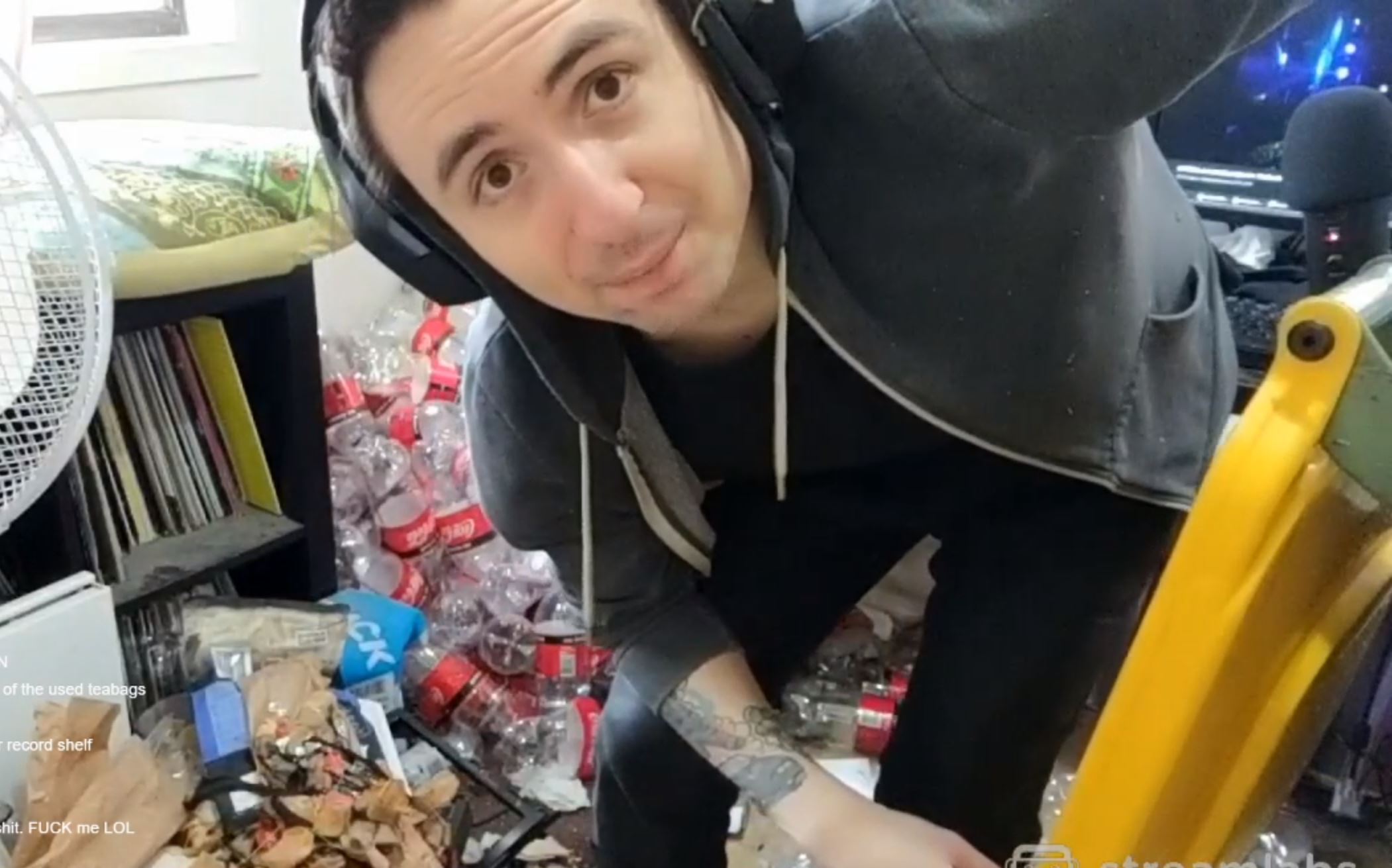 El streamer de Twitch juega demasiado WoW, garbage apartment - ahora se celebra