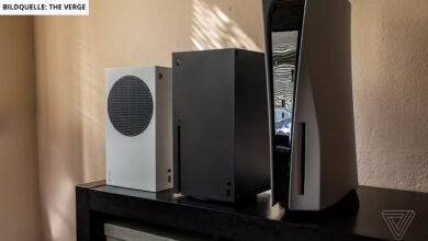 Los probadores muestran la enorme PS5 en comparación con Xbox Series X.