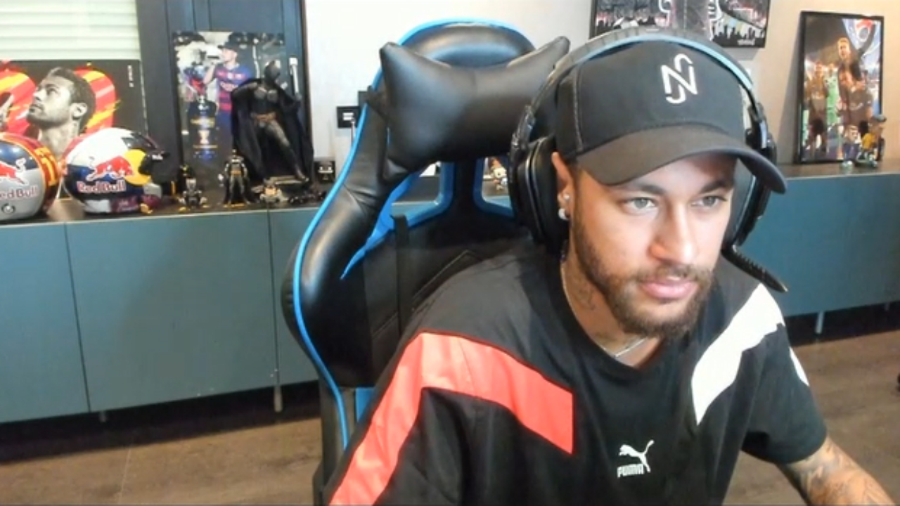 La estrella del fútbol Neymar comenzó con éxito en Twitch hace un mes, ahora está prohibido