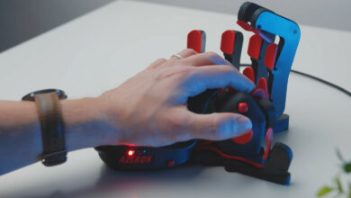¿Jugar con el teclado es demasiado aburrido para ti? Entonces prueba esta mano loca