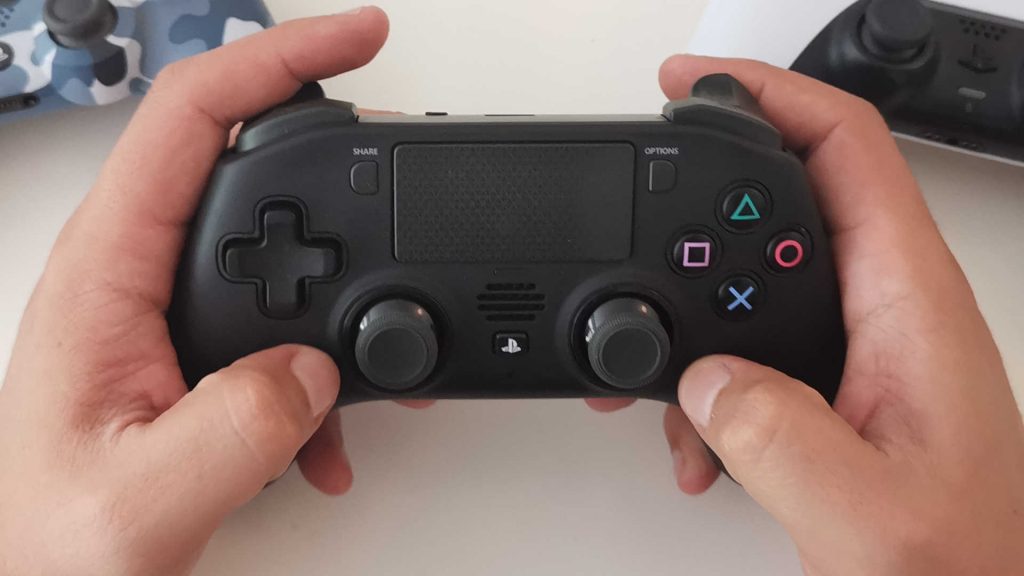 powera fusion pro wireless para ps4 en la mano "class =" wp-image-698542 "srcset =" https://images.mein-mmo.de/medien/2021/07/powera-fusion-pro-wireless-fuer- ps4 -in-der-hand-1024x576.jpg 1024w, https://images.mein-mmo.de/medien/2021/07/powera-fusion-pro-wireless-fuer-ps4-in-der-hand-300x169. jpg 300w, https://images.mein-mmo.de/medien/2021/07/powera-fusion-pro-wireless-fuer-ps4-in-der-hand-150x84.jpg 150w, https: // imágenes. mein-mmo.de / medien / 2021/07 / powera-fusion-pro-wireless-fuer-ps4-in-der-hand-768x432.jpg 768w, https://images.mein-mmo.de/medien/ 2021 / 07 / powera-fusion-pro-wireless-fuer-ps4-in-der-hand-1536x864.jpg 1536w, https://images.mein-mmo.de/medien/2021/07/powera-fusion-pro - wireless-fuer-ps4-in-der-hand-780x438.jpg 780w, https://images.mein-mmo.de/medien/2021/07/powera-fusion-pro-wireless-fuer-ps4-in- der -hand.jpg 1920w "tamaños =" (ancho máximo: 1024px) 100vw, 1024px