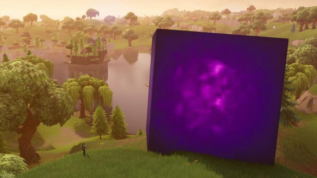 Fortnite-Kevin-der-Würfel "class =" wp-image-709024 "srcset =" https://images.mein-mmo.de/medien/2021/08/Fortnite-Kevin-der-Würfel-1024x576.jpeg 1024w , https://images.mein-mmo.de/medien/2021/08/Fortnite-Kevin-der-Würfel-300x169.jpeg 300w, https://images.mein-mmo.de/medien/2021/08/ Fortnite-Kevin-der-Würfel-150x84.jpeg 150w, https://images.mein-mmo.de/medien/2021/08/Fortnite-Kevin-der-Würfel-768x432.jpeg 768w, https: // imágenes. mein-mmo.de/medien/2021/08/Fortnite-Kevin-der-Würfel-780x438.jpeg 780w, https://images.mein-mmo.de/medien/2021/08/Fortnite-Kevin-der-Würfel .jpeg 1200w "tamaños =" (ancho máximo: 1024px) 100vw, 1024px "> Este es Kevin   

<h2><strong>Esto es lo que hace que el cubo morado en Fortnite sea especial</strong></h2>
<p>Kevin no solo se queda inmóvil en la pampa, sino que también puede moverse, dar forma a los alrededores como le gusta e incluso hacerte daño si no le muestras respeto. Con todo, podría pensar que tiene un carácter extraño.</p>
<p><strong>¿Qué lo hace tan especial? </strong>Para decirlo en pocas palabras. Variedad. Después de unas buenas 5 temporadas, el viejo Kevin fue lanzado y agregado a Fortnite. Luego, la comunidad se preguntó cuál es el propósito de este cubo en Fortnite. Fue observado durante horas, días, incluso semanas para averiguar por qué estaba allí. Con su presencia cambió el mapa y eso sin ningún fondo reconocible.</p>
<p><strong>¿Qué salió ahora? </strong>Surgió un tweet del Director Creativo de Epic Games, que decía un título bien conocido que todos asociaban con Kevin en ese momento. Pero esta vez se hace referencia a una segunda parte del título: un regreso del propio Kevin.</p>
<p>     		  			  				  					 				 				Contenido editorial recomendado  					</p>
<p>En este punto, encontrará contenido externo de Twitter que complementa el artículo.</p>
<p>  					Mostrar contenido de Twitter Doy mi consentimiento para que se me muestre contenido externo. Los datos personales se pueden transmitir a plataformas de terceros. Lea más sobre nuestra política de privacidad. Enlace al contenido de Twitter 			  		 		 </p>
<p>Dado que muchas declaraciones de Donald Mustard ya se han burlado de lo que finalmente también se implementará en Fortnite, somos optimistas de que esta vez tampoco serán palabras vacías.</p>
<p>Pero queda por ver si esto fue solo una alusión sin sentido o si tiene razones de gran alcance. El hecho es que Kevin posiblemente volvería a traer variedad a Fortnite, si es que ni siquiera acortará el tiempo hasta que esté disponible para descargar una nueva actualización con nuevo contenido.</p>
<p>Kevin pronto podría cambiar Fortnite así:</p>
<ul>
<li>Cambio de mapa serio </li>
<li>Otras condiciones físicas como ingravidez y saltos de altura</li>
<li>Más historia que brilla en el trasfondo de Kevin semana tras semana</li>
<li>Genial contenido de Kevin en forma de desafíos o incluso en el pase de batalla </li>
</ul>
<p>Dado que la actual Temporada 7 en Fortnite está llegando a su fin pronto y no queda mucho tiempo, solo se podría esperar un anuncio o incluso la aparición de Kevin. Pero si esto sucede sigue en manos de Epic. </p>
<p><strong>Mas a</strong> <strong>Fortnite</strong>:</p>
<ul id=