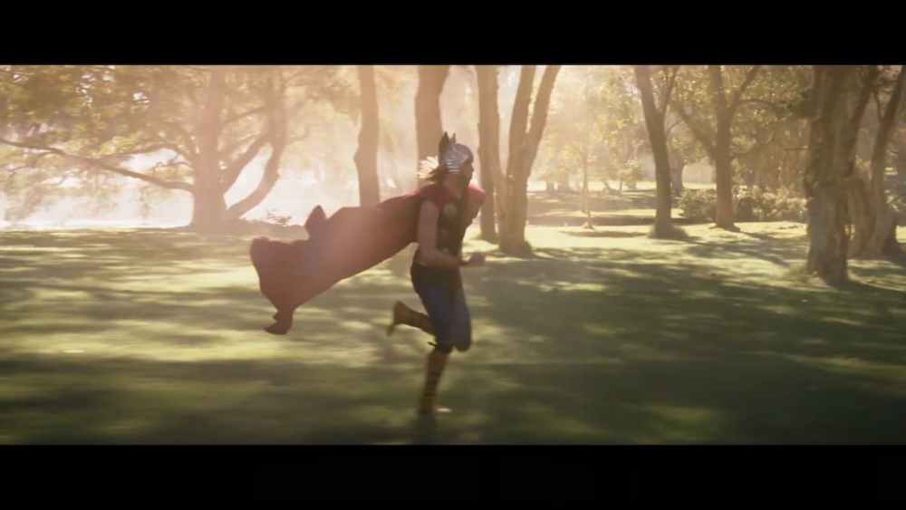 Thor adolescente en el tráiler de Thor: Love & Thunder