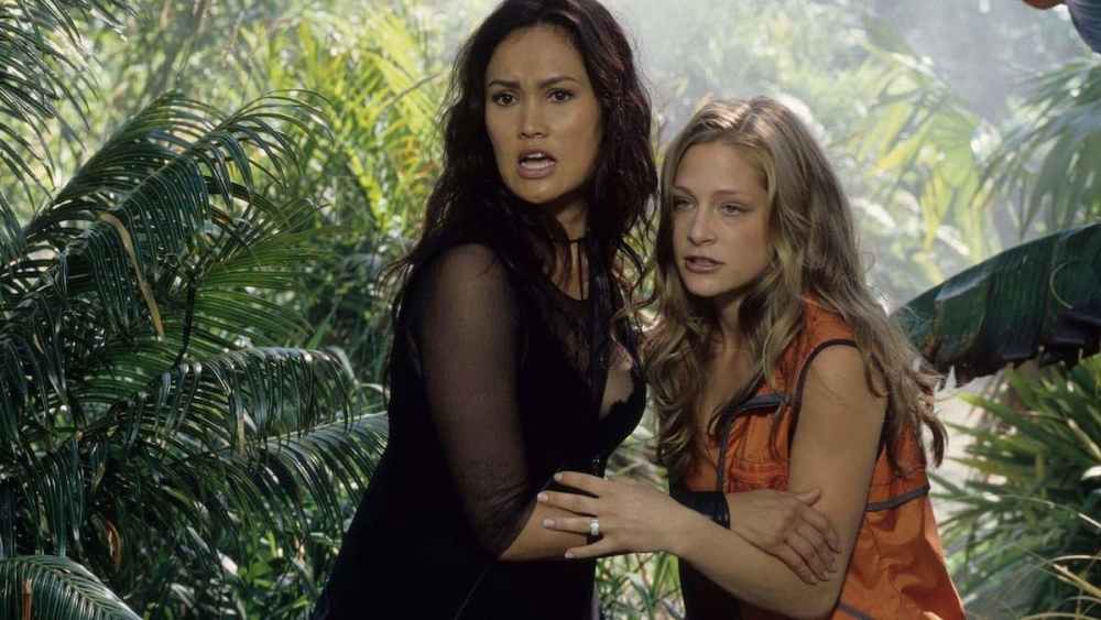 Relic Hunter distribuido por CBS Television Distribution