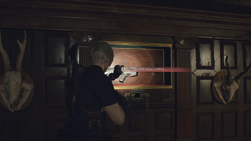 Resident Evil 4 Remake CQBR Rifle de asalto en la biblioteca.