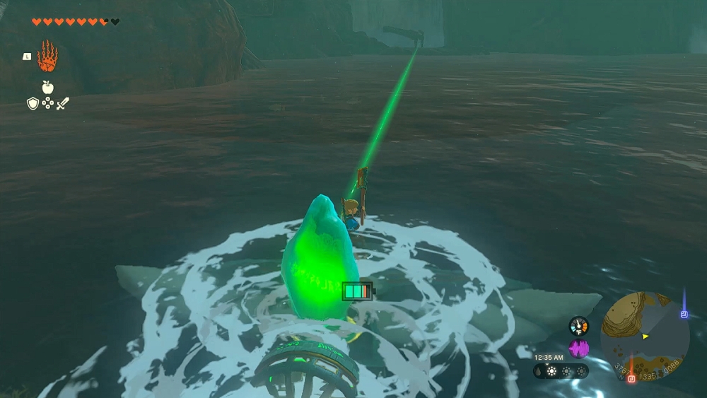 Link cruza el lago para llegar al santuario Jochi-Ihiga en Zelda TOTK.