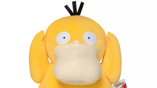 Un Psyduck de peluche que siempre vigila tu alma.