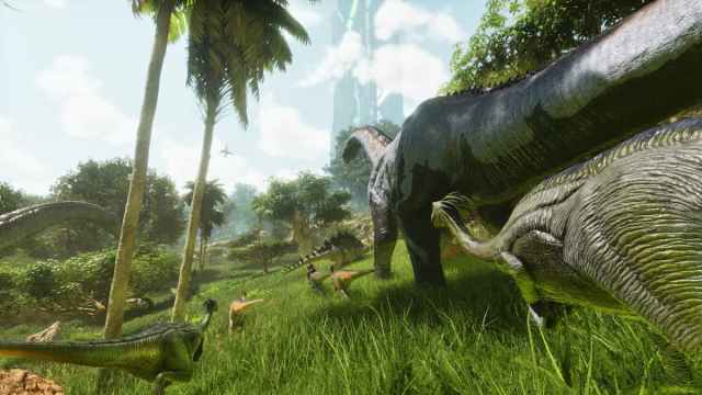 Un dinosaurio deambulando por un campo cubierto de hierba en Ark Survival Ascended.