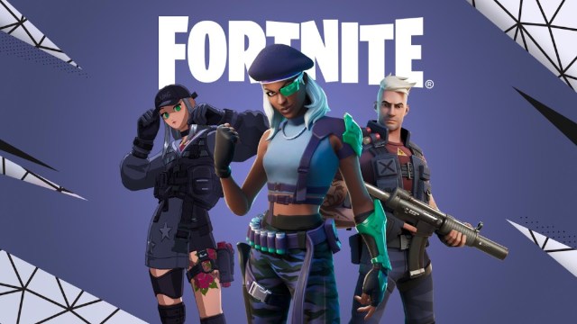 Tres máscaras de Fortnite preparándose para una pelea