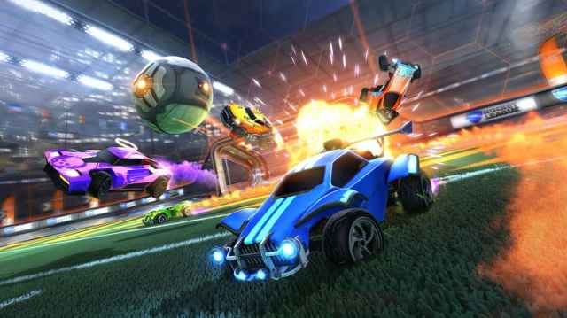 Des voitures dans un match de Rocket League.