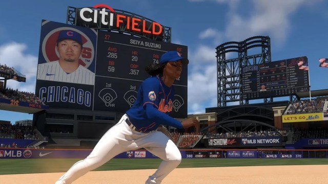 Un defensor corriendo hacia el balón en MLB The Show 24.