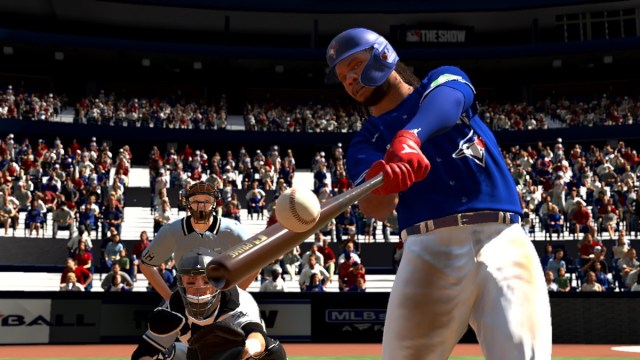 Un jugador golpeando la pelota en MLB The Show 24.