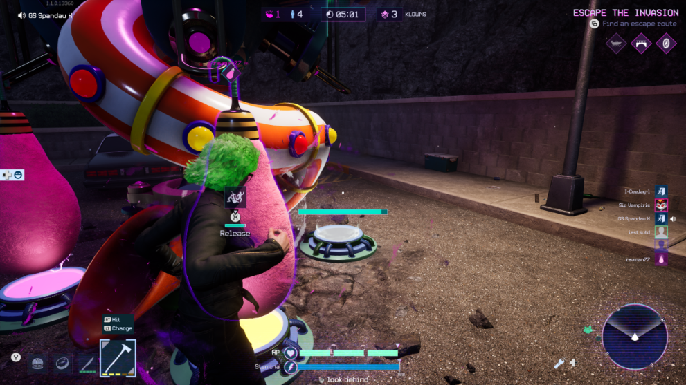 Killer Klowns From Outer Space_ The Game ayuda a un amigo a envolverse