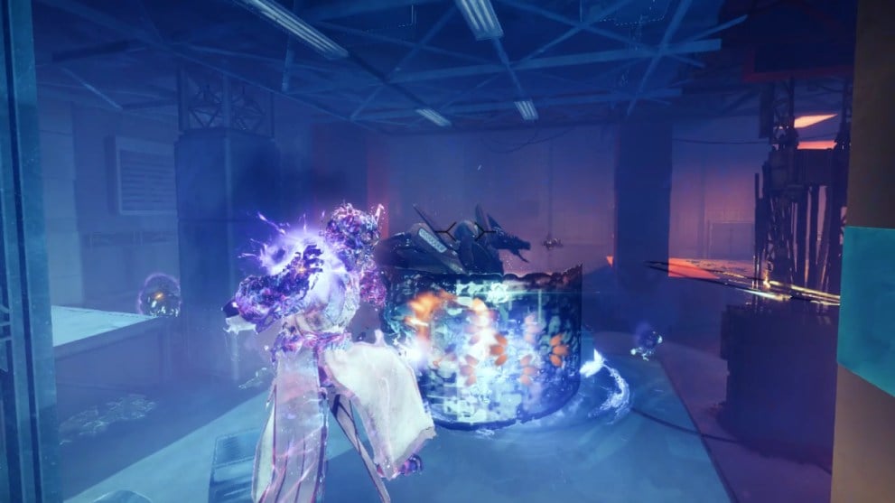 Destiny 2 Final Shape Todas las misiones de la campaña: un guardián dispara una bomba Nova a una hidra atrapada mientras luchaba en The Ascent.