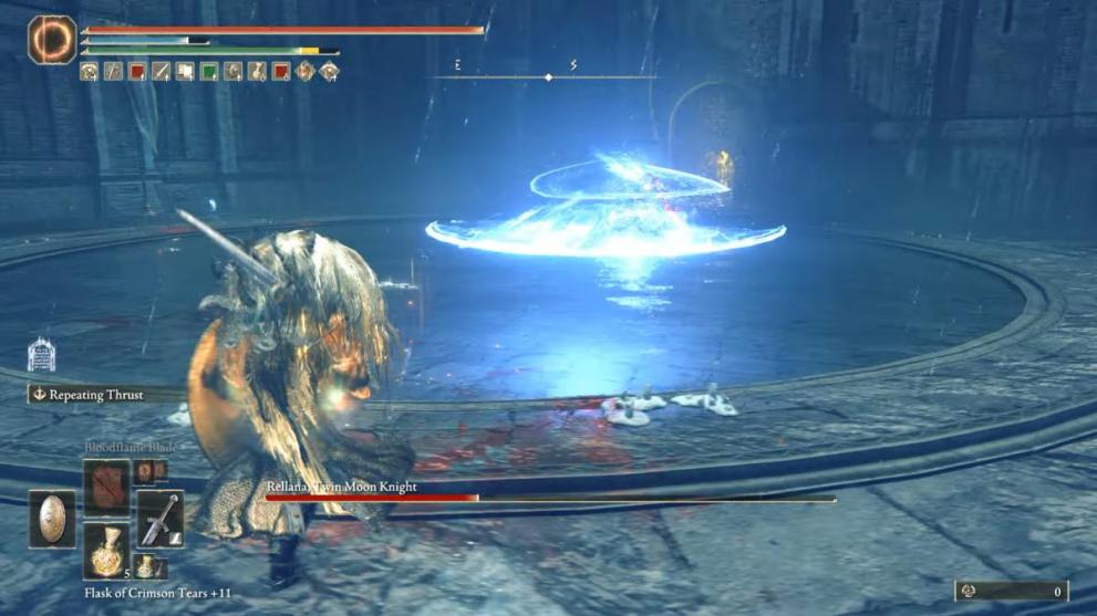 Elden Ring Shadow of the Erdtree Rellana Boss Fight usando ataques de ondas mágicas diagonales durante el combate