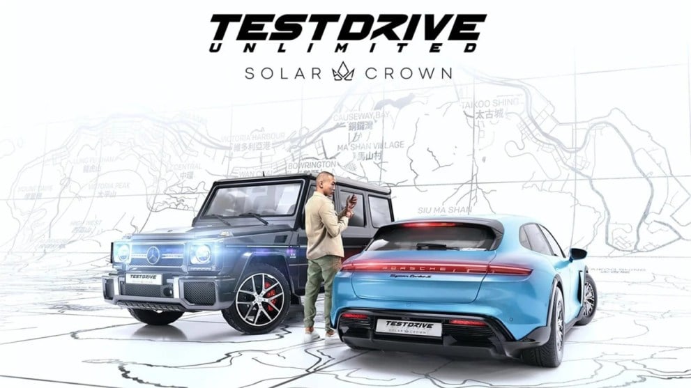 Prueba Unlimited Solar Crown Key Art del conductor entre dos autos con un mapa en el fondo